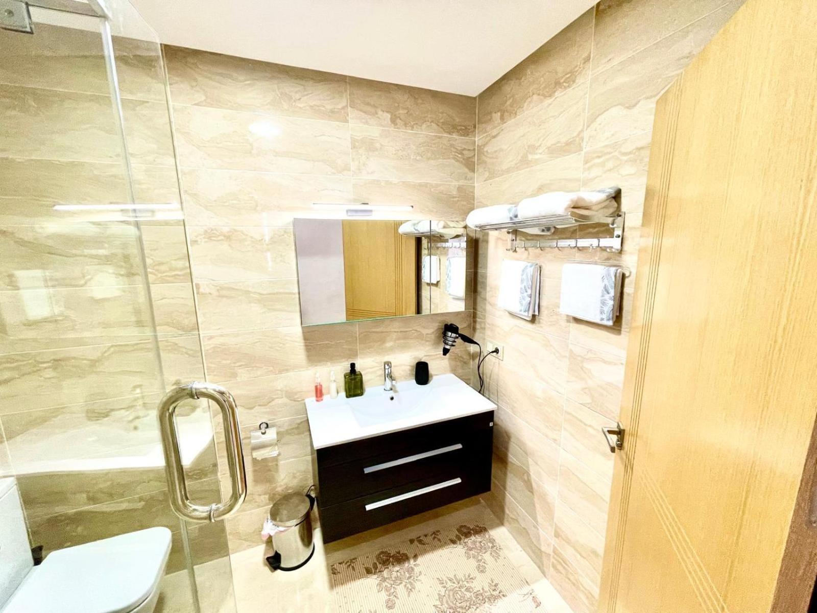 Modern Elegance With Sea Views In Central Tangier - Steps To Beach, Train And Attractions! Eksteriør billede