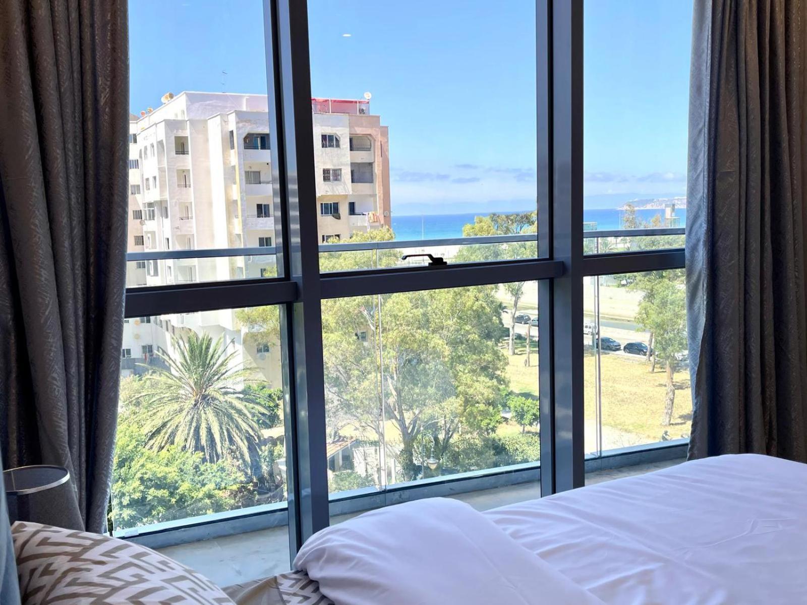 Modern Elegance With Sea Views In Central Tangier - Steps To Beach, Train And Attractions! Eksteriør billede