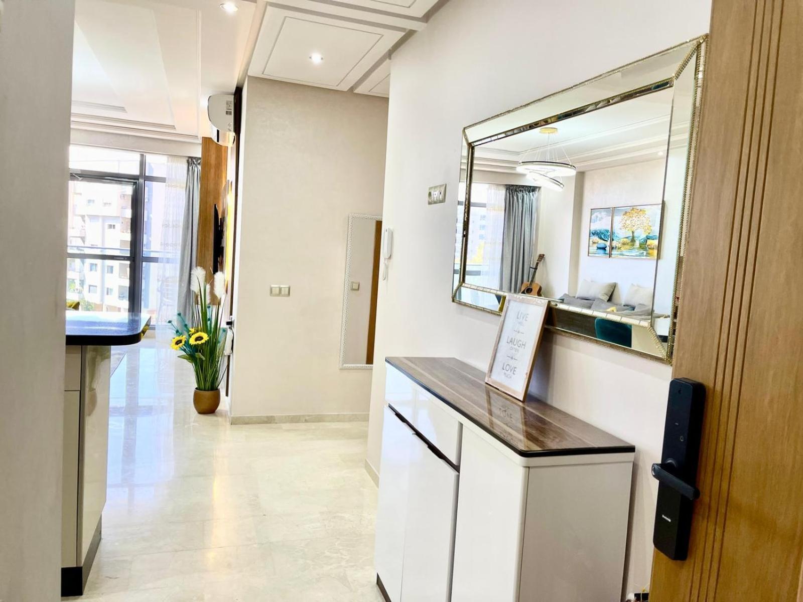 Modern Elegance With Sea Views In Central Tangier - Steps To Beach, Train And Attractions! Eksteriør billede