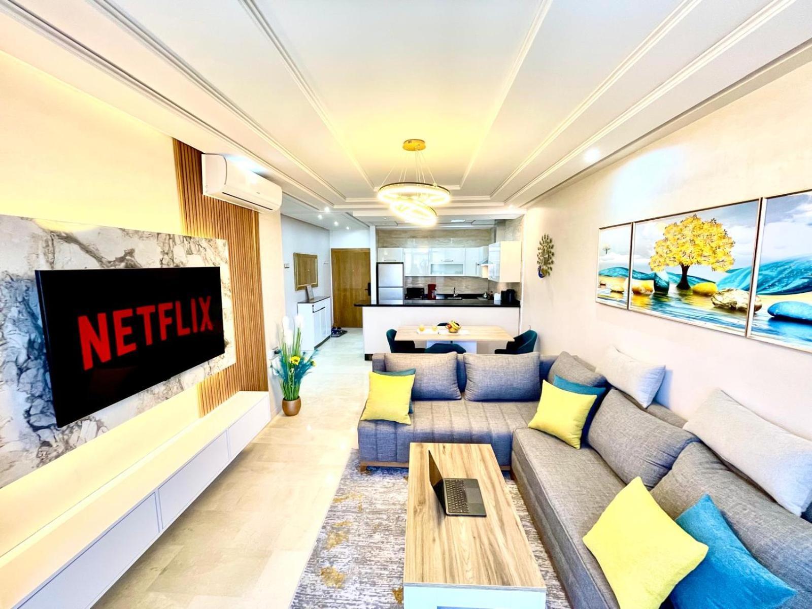 Modern Elegance With Sea Views In Central Tangier - Steps To Beach, Train And Attractions! Eksteriør billede